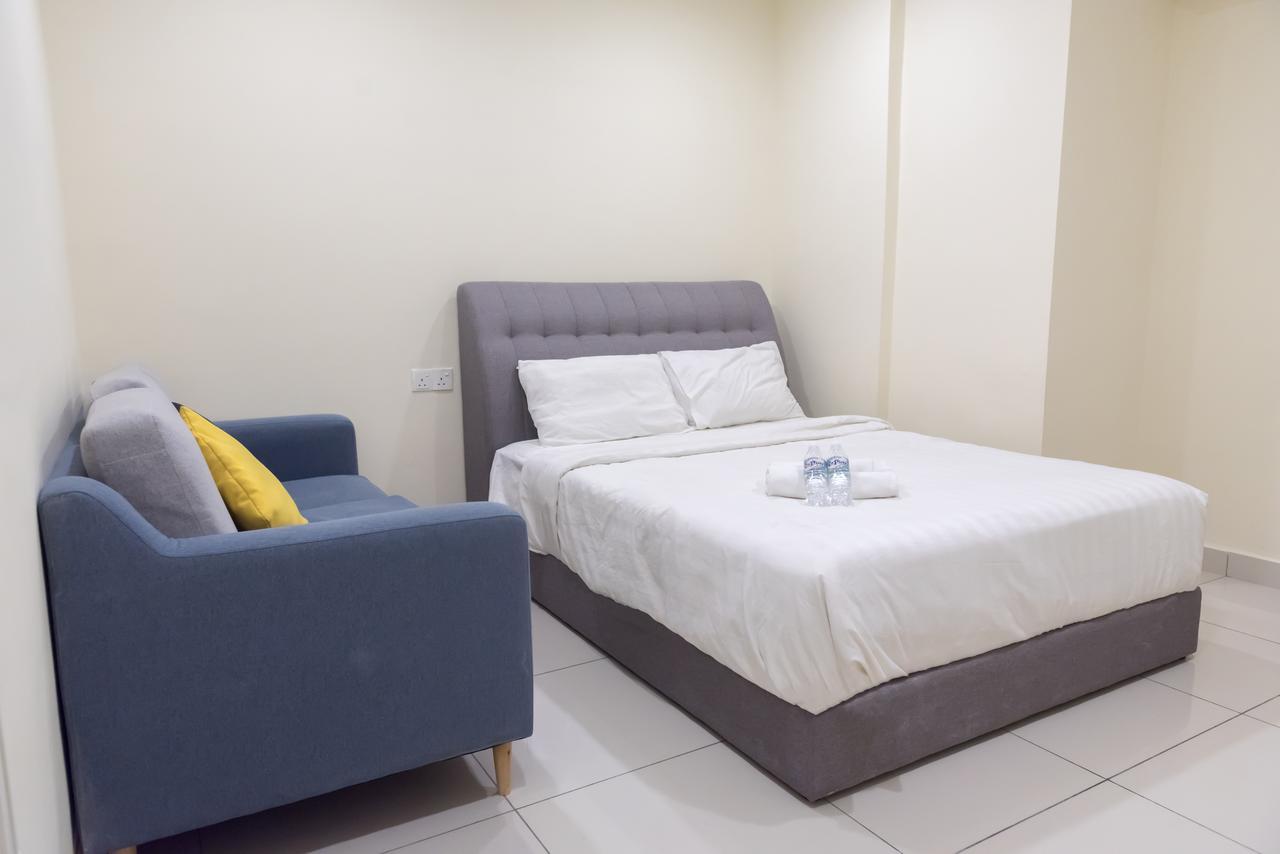 Mansion One Service Apartment George Town Exteriör bild