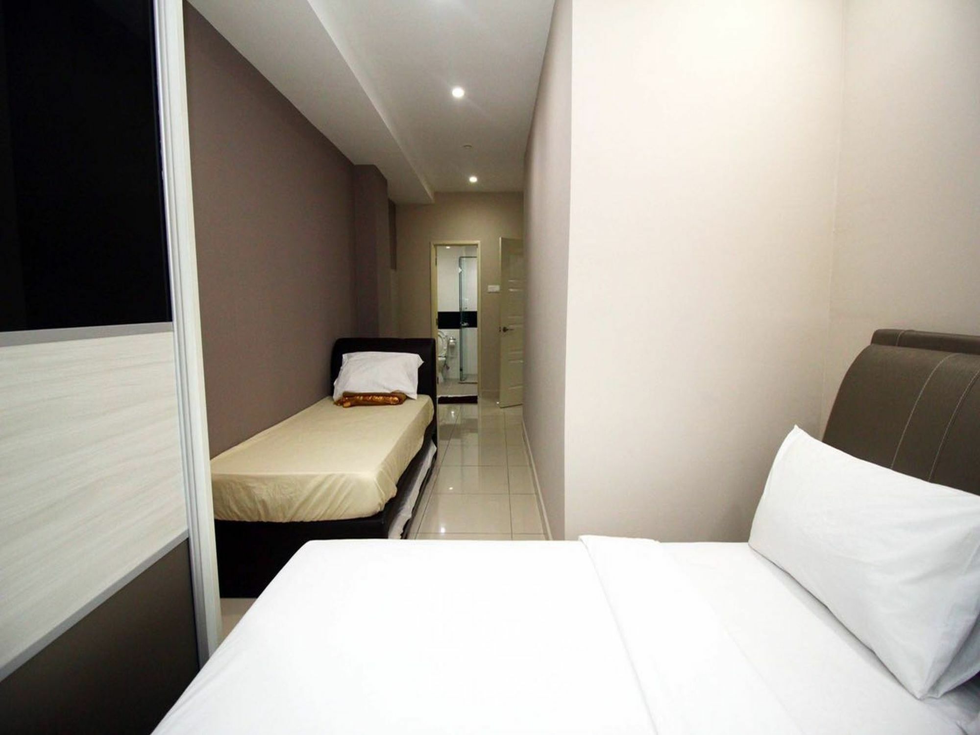 Mansion One Service Apartment George Town Exteriör bild