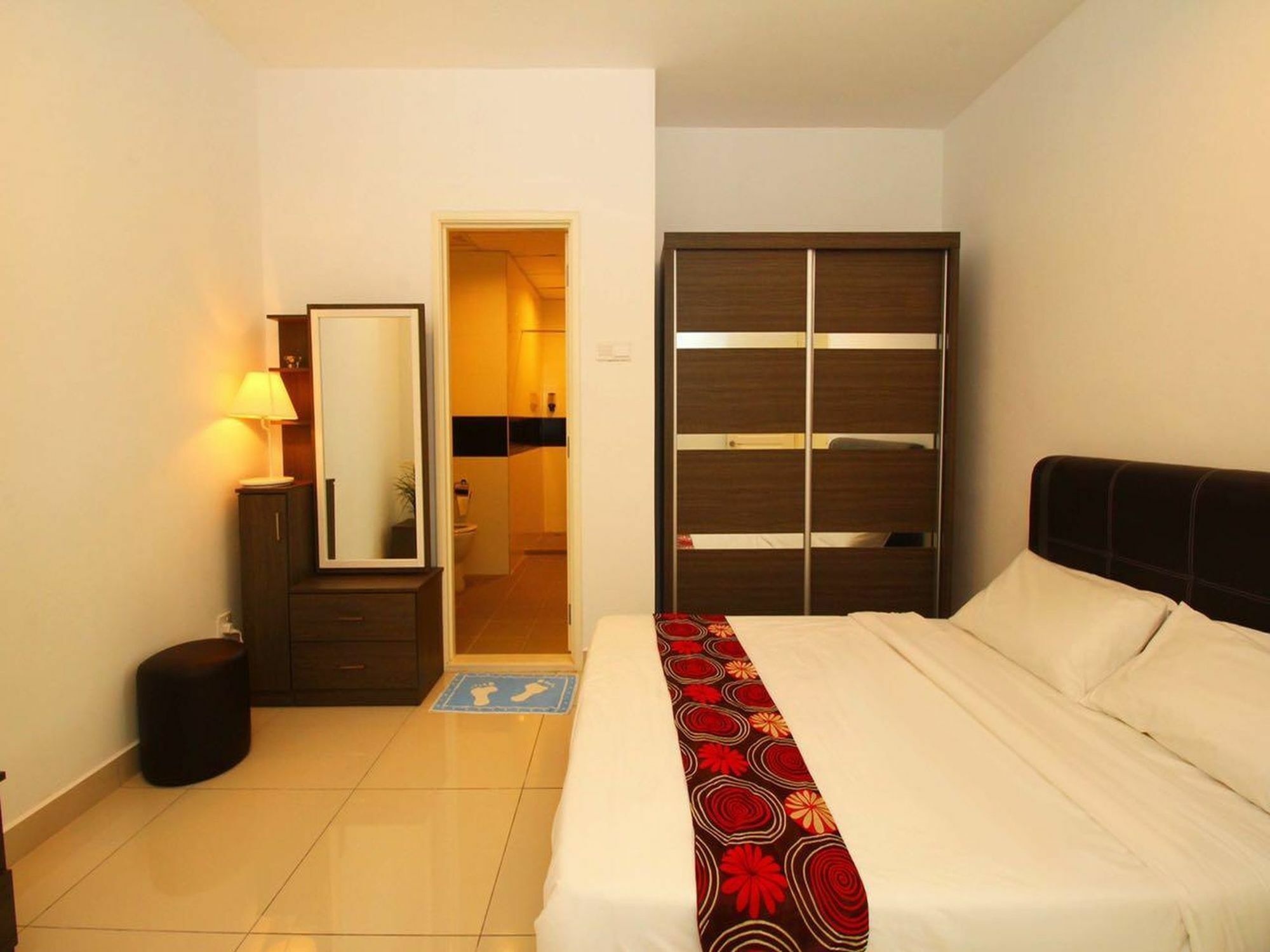 Mansion One Service Apartment George Town Exteriör bild