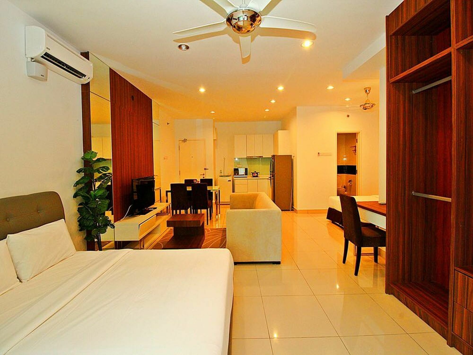Mansion One Service Apartment George Town Exteriör bild