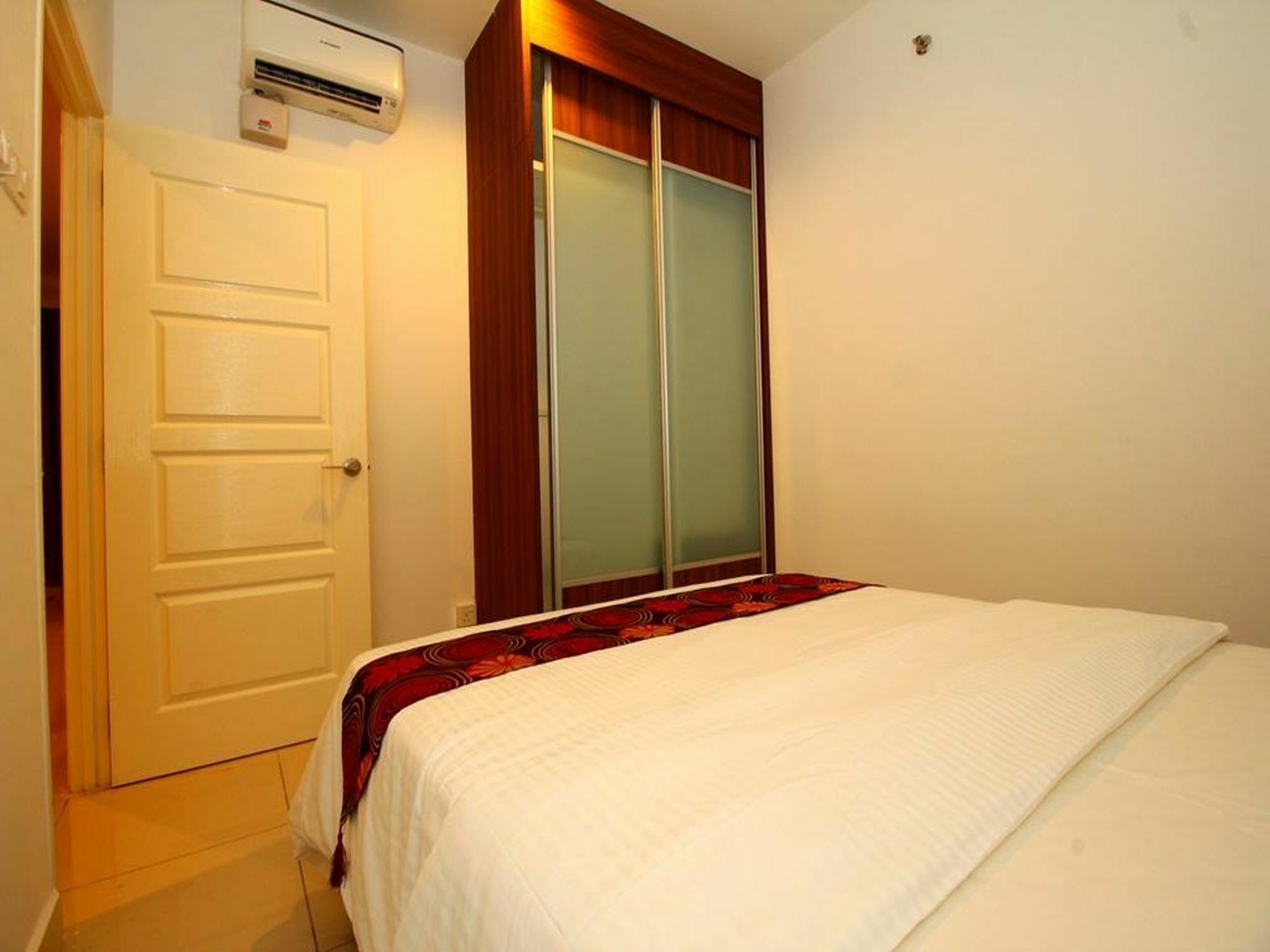 Mansion One Service Apartment George Town Exteriör bild