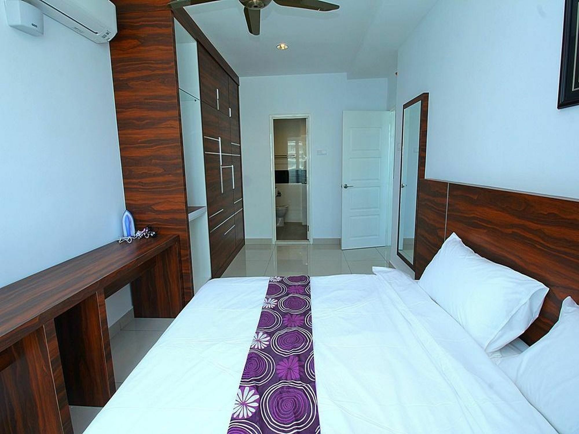 Mansion One Service Apartment George Town Exteriör bild