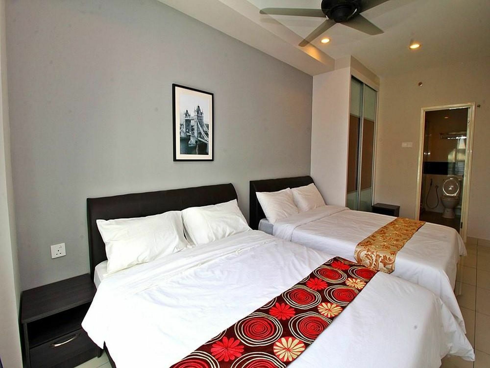 Mansion One Service Apartment George Town Exteriör bild