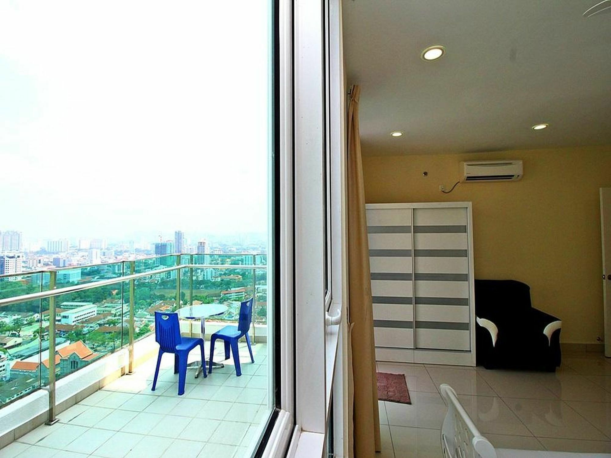 Mansion One Service Apartment George Town Exteriör bild