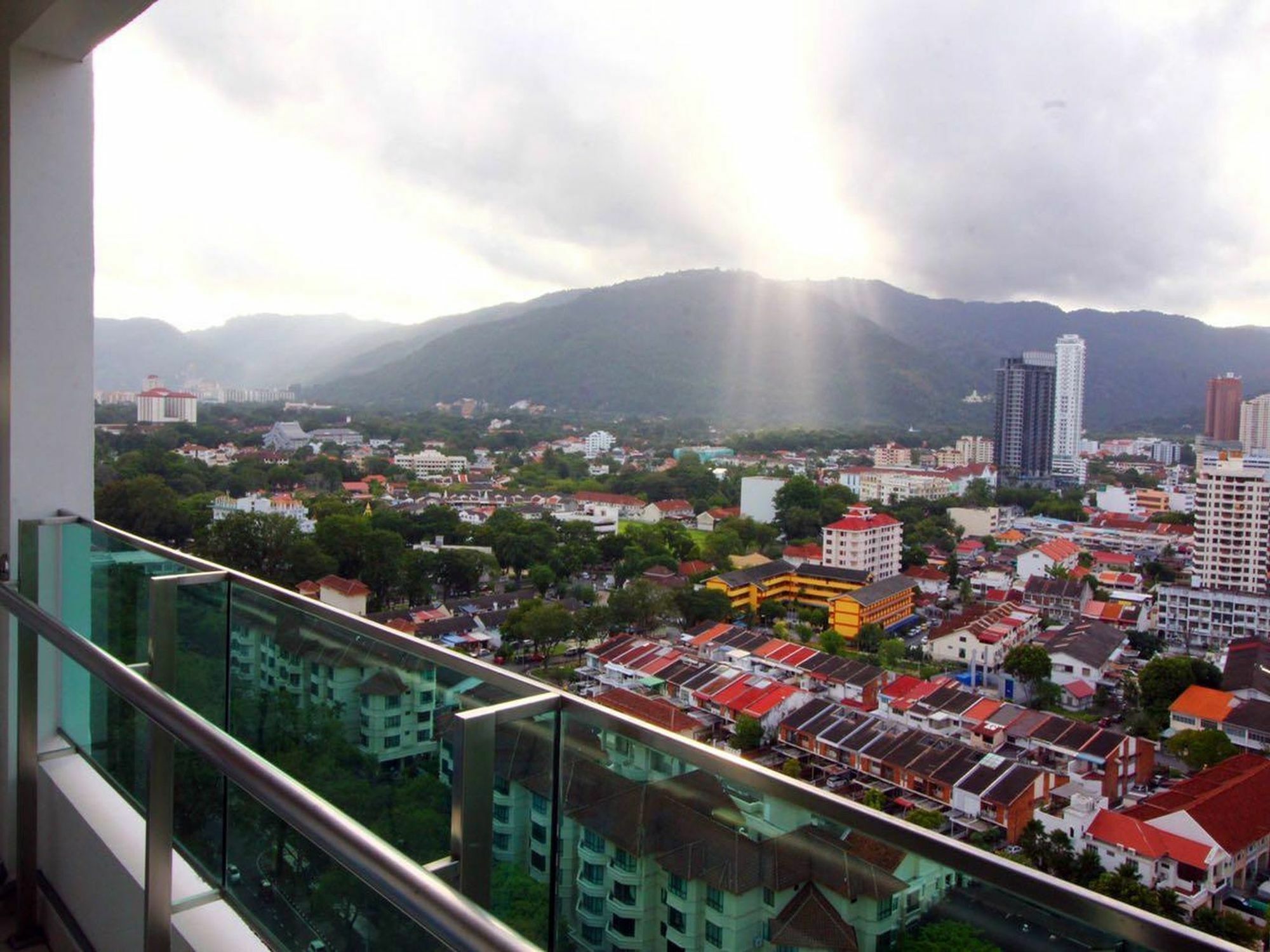 Mansion One Service Apartment George Town Exteriör bild