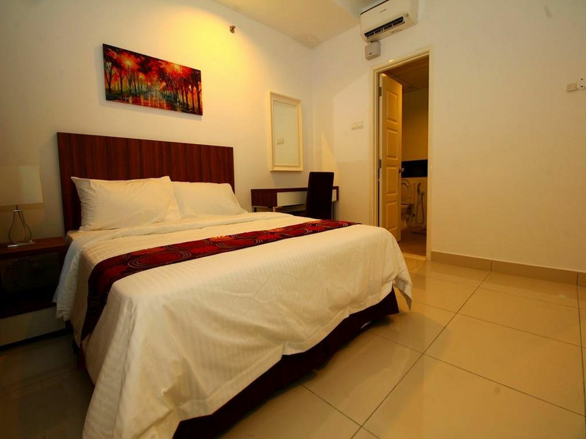 Mansion One Service Apartment George Town Exteriör bild