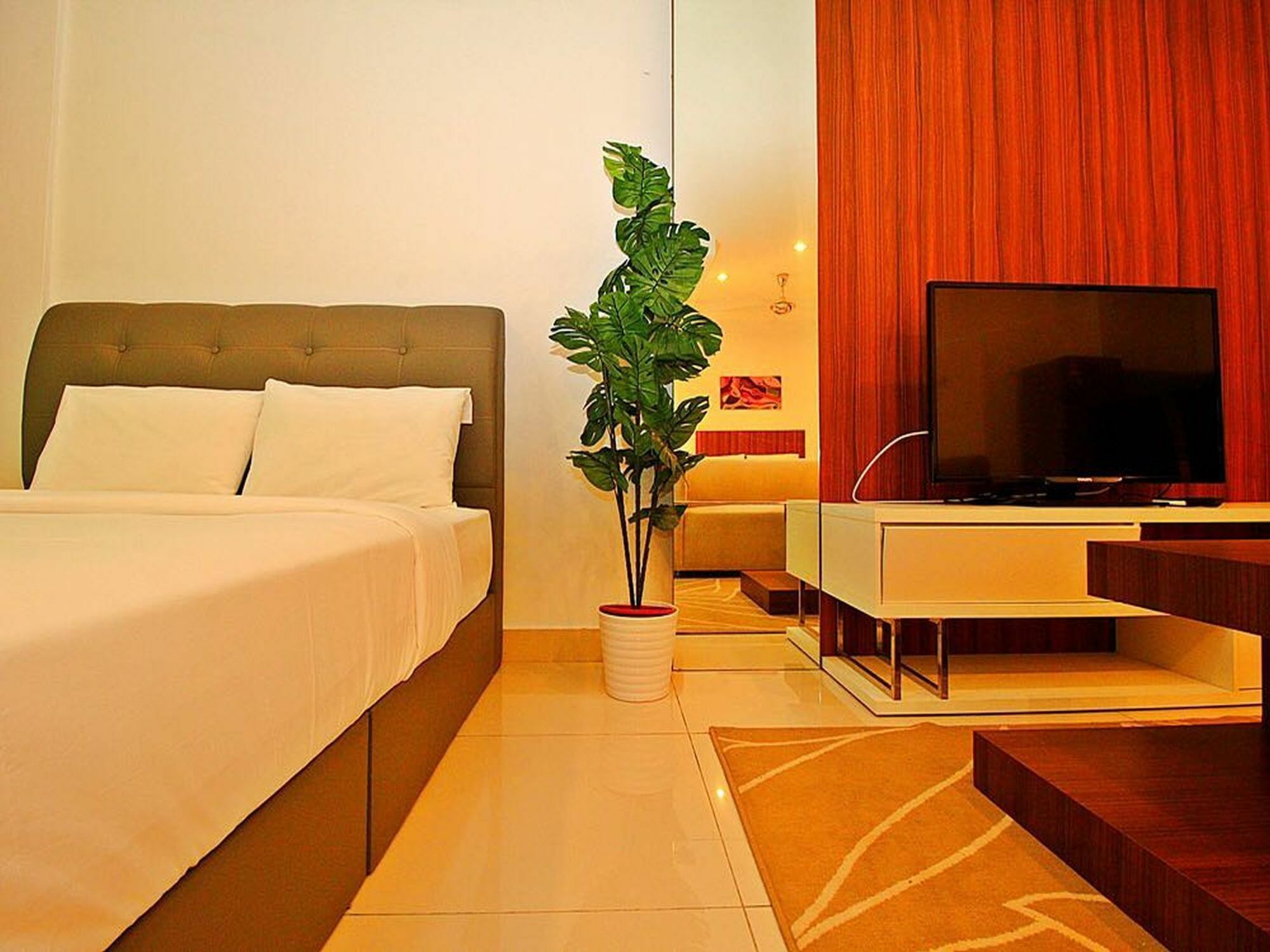 Mansion One Service Apartment George Town Exteriör bild