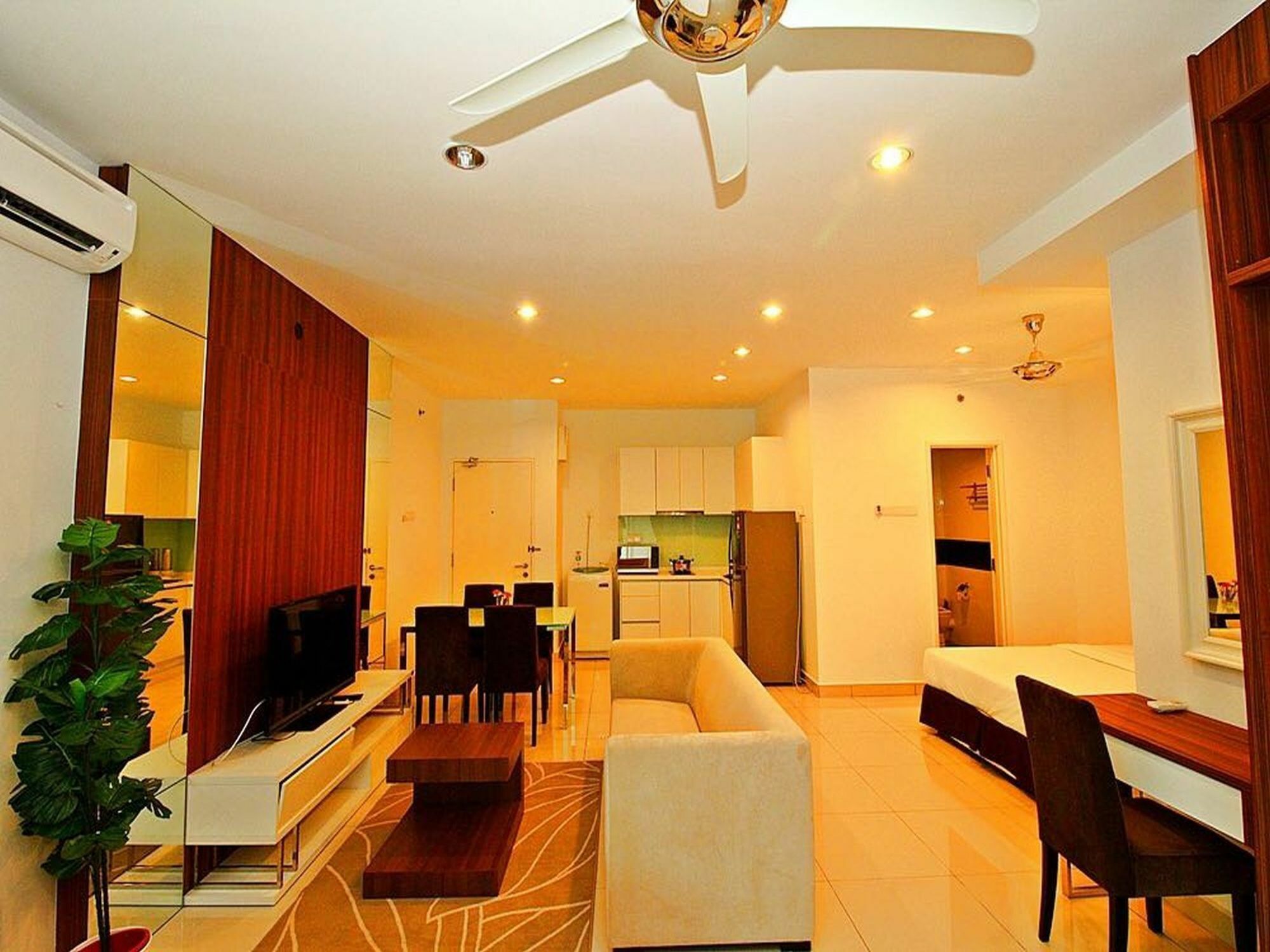 Mansion One Service Apartment George Town Exteriör bild