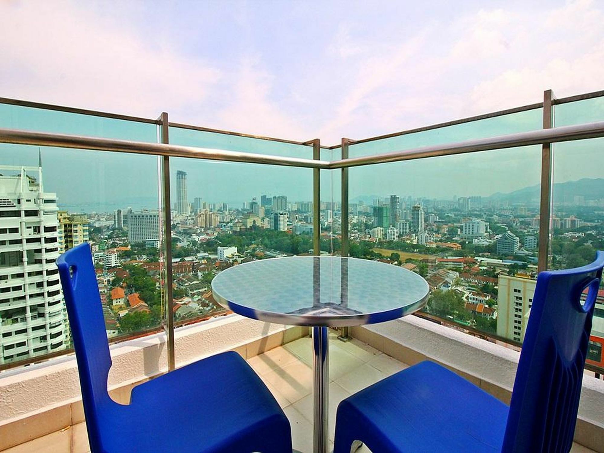 Mansion One Service Apartment George Town Exteriör bild