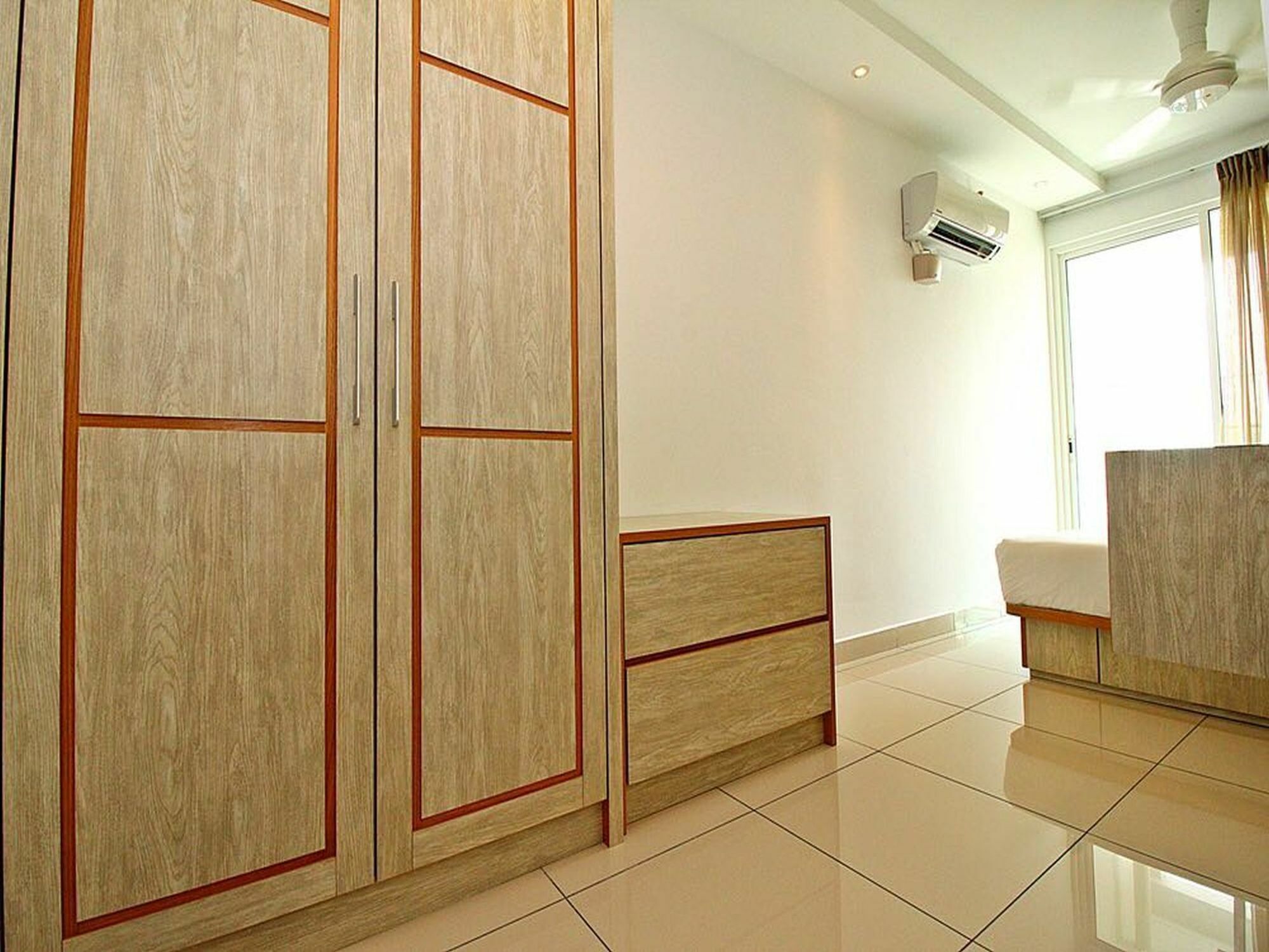 Mansion One Service Apartment George Town Exteriör bild